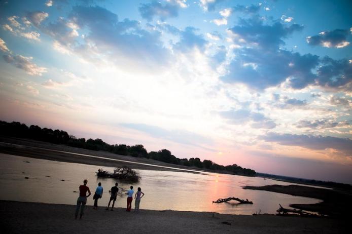 Tramonto sul fiume luangwa zambia africa safari turismo viaggiare