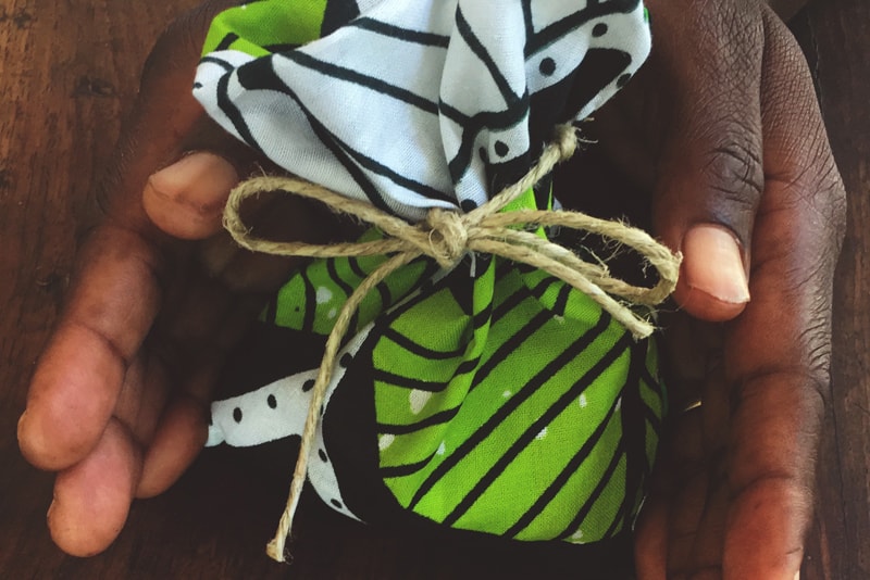 bomboniere solidali sacchetti portaconfetti matrimonio battesimo comunione laurea Africa Malawi